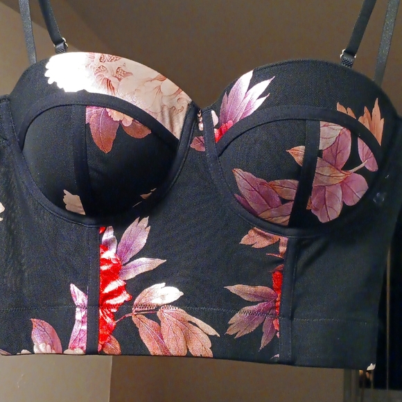 Cute corset cropped top! - Picture 2 of 8